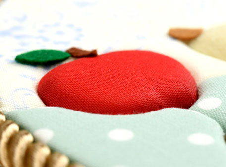 ボードと布の間にフェルト芯を入れると、ぷっくりフカフカに！