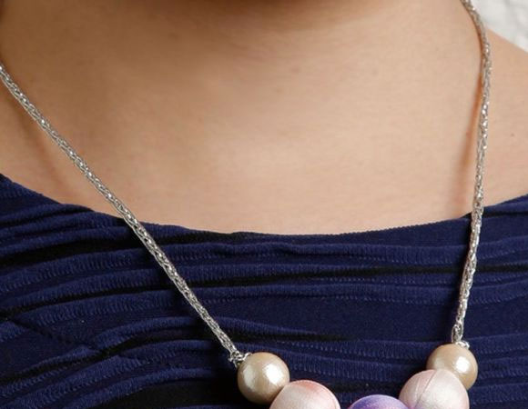 絹の巻玉ネックレス（牡丹）