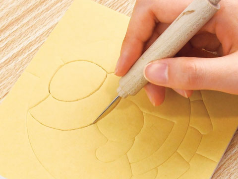 布用型紙はシール式なのでカンタン