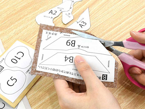 布用型紙はシール式なのでカンタン