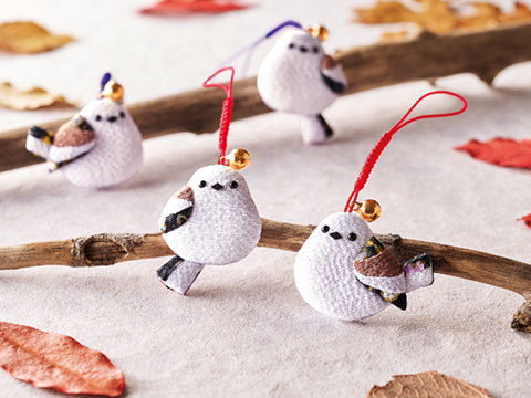 1個あたり5パーツを布でくるんで作ります