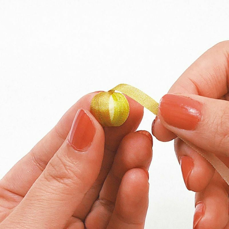 絹の巻玉ブレスレット（琥珀）｜株式会社さくらほりきり