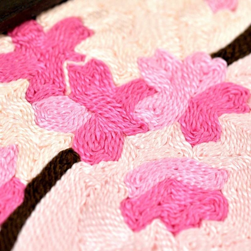 刺繍糸の絵・夫婦メジロと桜｜株式会社さくらほりきり