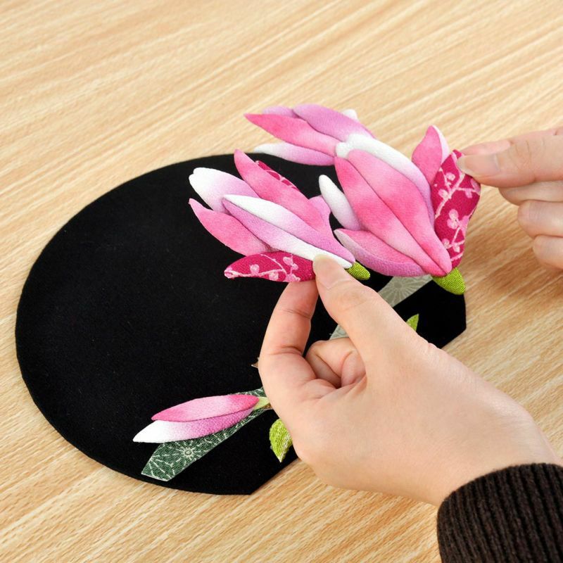 押絵飾り・花歳時記（木蓮）｜株式会社さくらほりきり