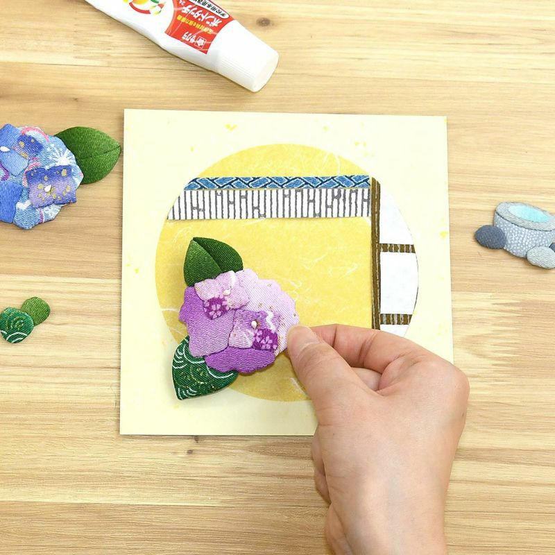 日光彫り丸色紙掛けあじさい 押絵ごよみ・六月（紫陽花の庭）｜株式会社さくらほりきり