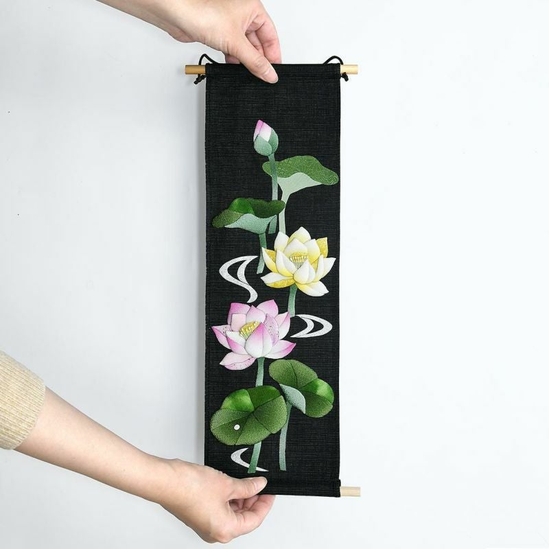 ●特大型 ゴブラン織りタペストリー 花文様 畳一枚分の特大絵画 額装品 フラワーバスケット　アンティーク ヴィンテージ オブジェ アート作品 骨董 手作りの花柄モザイクタイルアート：大理石の花瓶のバックスプラッシュ