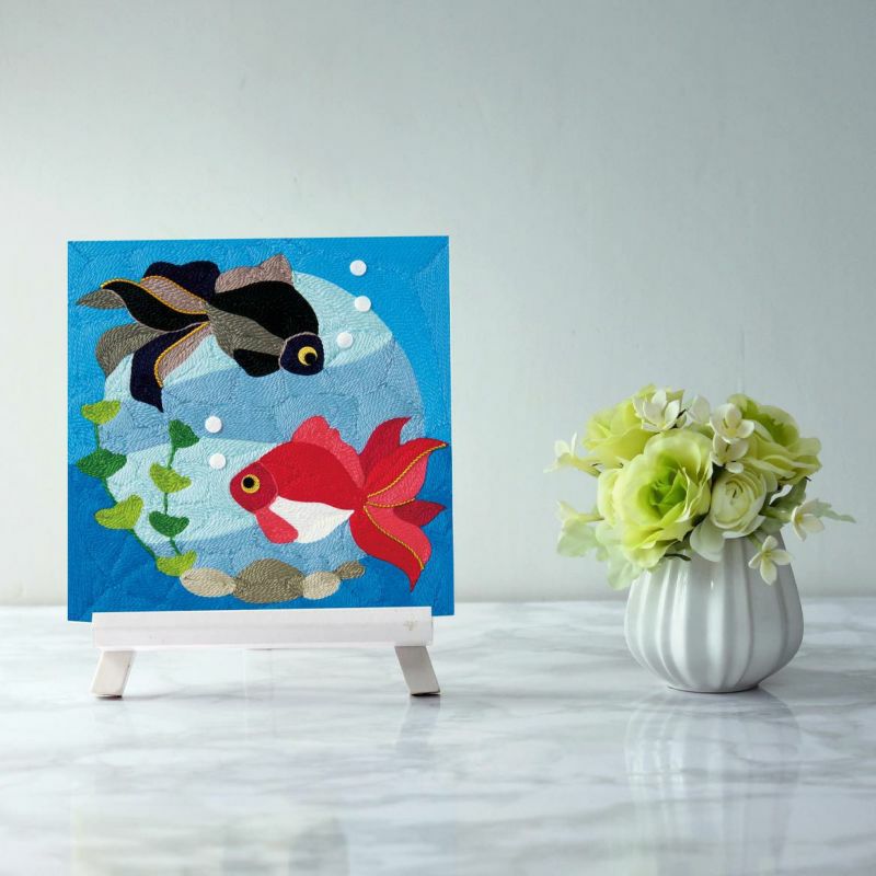 刺繍糸の絵・鮮やか金魚｜株式会社さくらほりきり