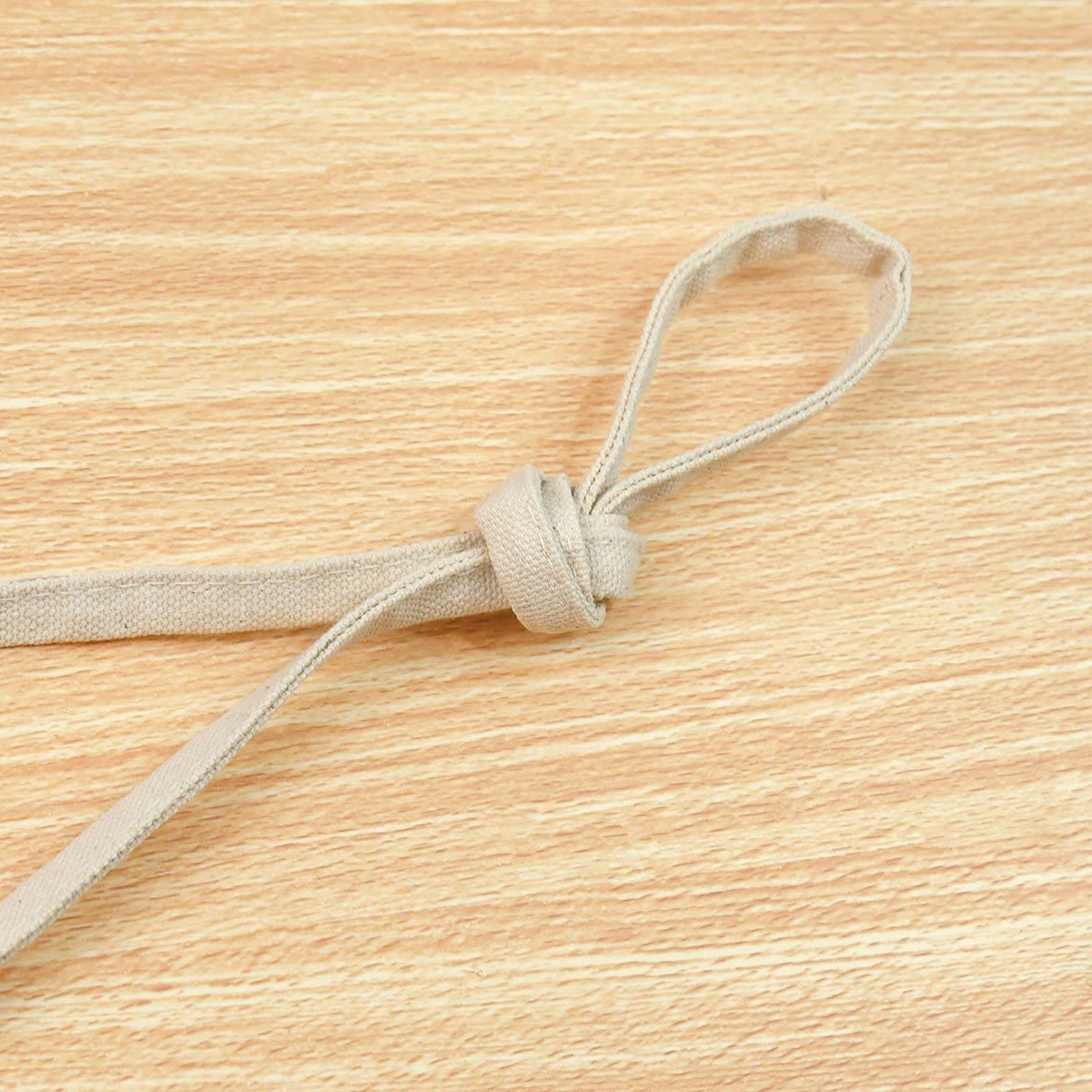 ひもの長さは結んで調整します