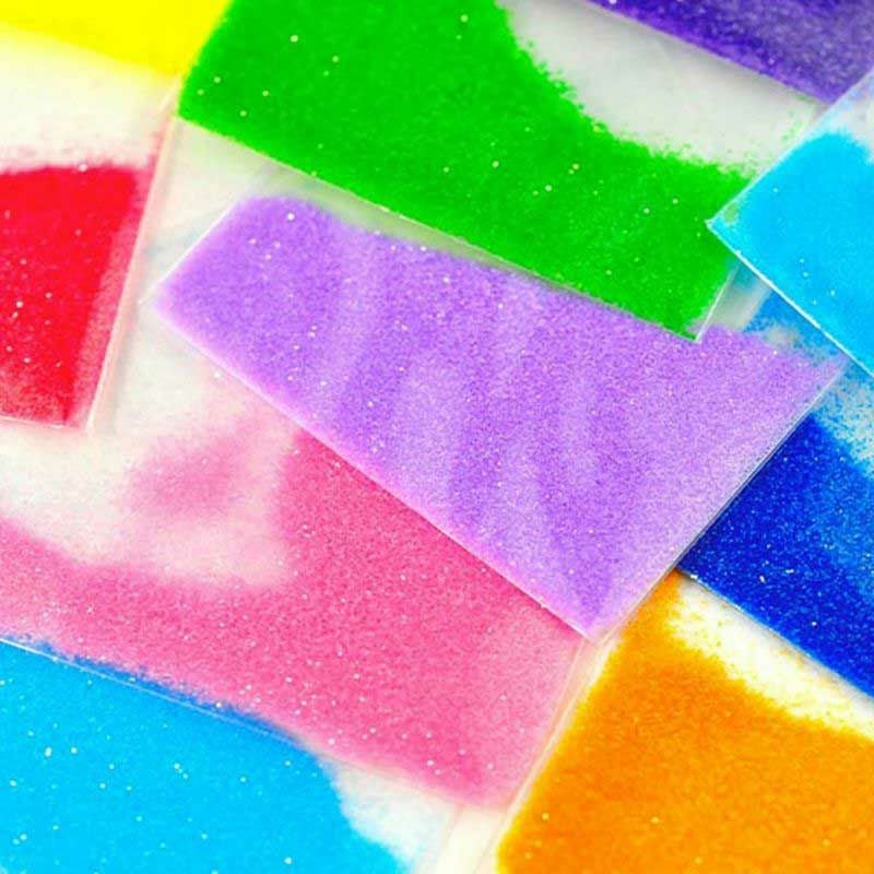 カラフルなパウダーを11色使用