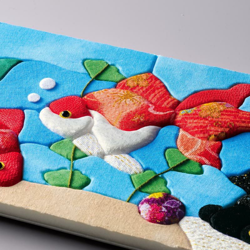 【千風】キリン　キメコミアート　パッチワーク　アートパネル　壁掛けインテア きめこみ・ゆらめき金魚｜株式会社さくらほりきり
