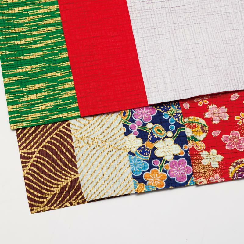 ちりめん(しわ)加工した手染めの和紙を7枚使用