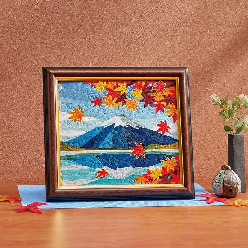 刺繍糸の絵・富士山と紅葉｜株式会社さくらほりきり