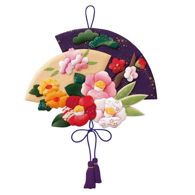 押絵飾り・重ね扇と彩り椿｜株式会社さくらほりきり