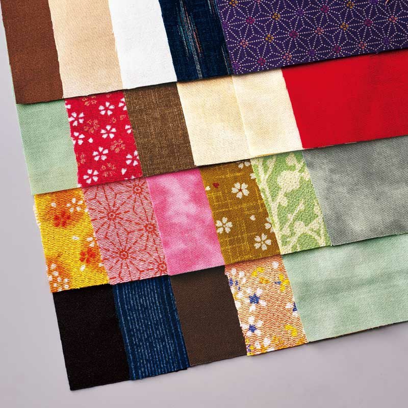 色柄の楽しい22枚の布を使って作ります