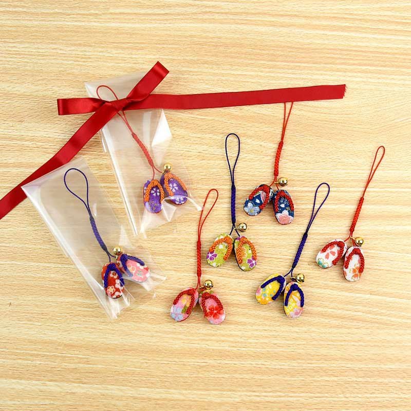 「元気に歩けますように」と願いを込めたお見舞いのプレゼントや、交通安全のお守りにもおすすめです