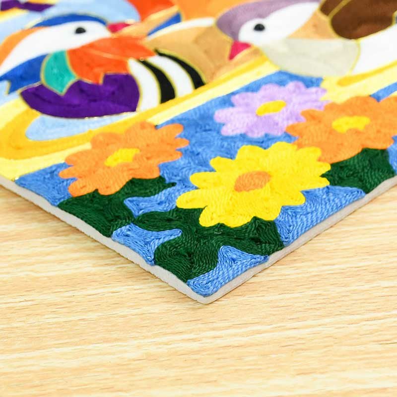 刺繍糸の絵・おしどりと吉祥花｜株式会社さくらほりきり