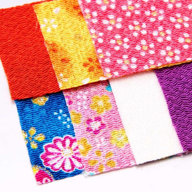 国産のちりめん布を7種類使って作ります