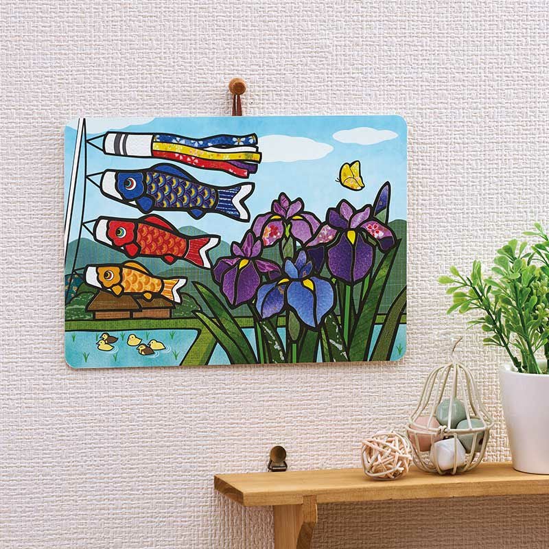 付属のひもで気軽に飾って楽しめます