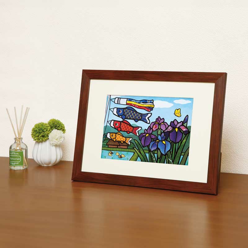 別売りの額に入れて飾るとさらに作品が引き立ち、お部屋を素敵に彩ってくれます