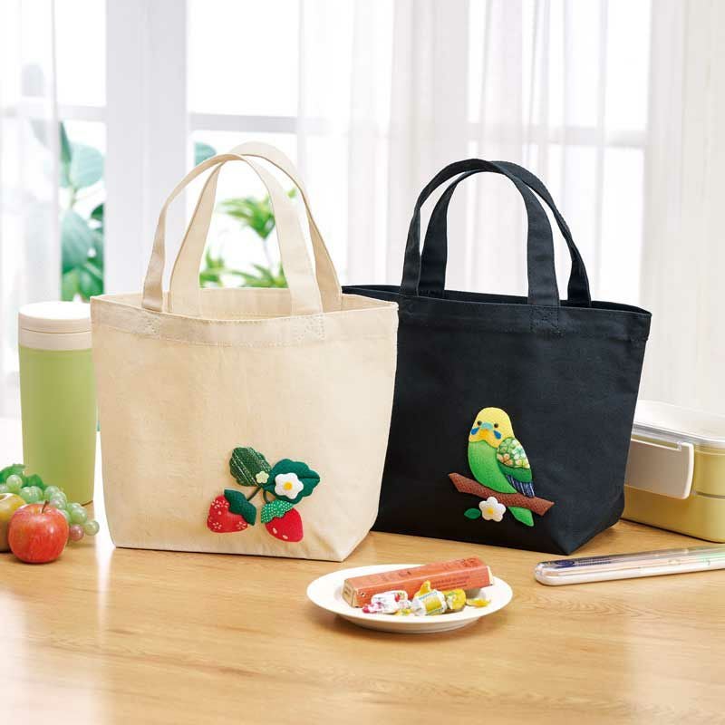 ふっくらとしたモチーフが可愛いランチトートバッグ