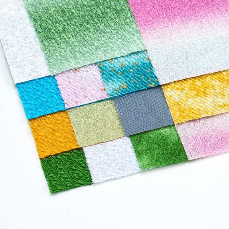 国産のちりめん布を含む15種類の布で作ります