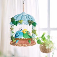 愛くるしい表情がたまらない、心癒されるインコの壁飾り