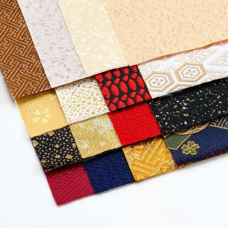 絢爛豪華な西陣織金襴布をはじめとした16種類の布を使って作ります。