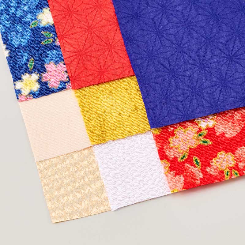 彩り豊かな８種類の布を使用します