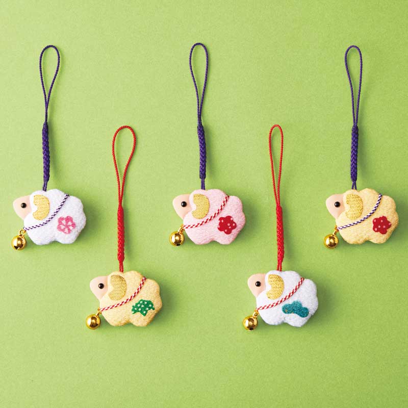 鈴でおめかしした可愛いひつじたち