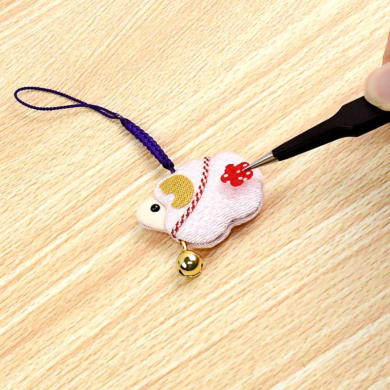 松竹梅のワンポイントを添えれば、いっそう新春にふさわしい晴れやかな姿に