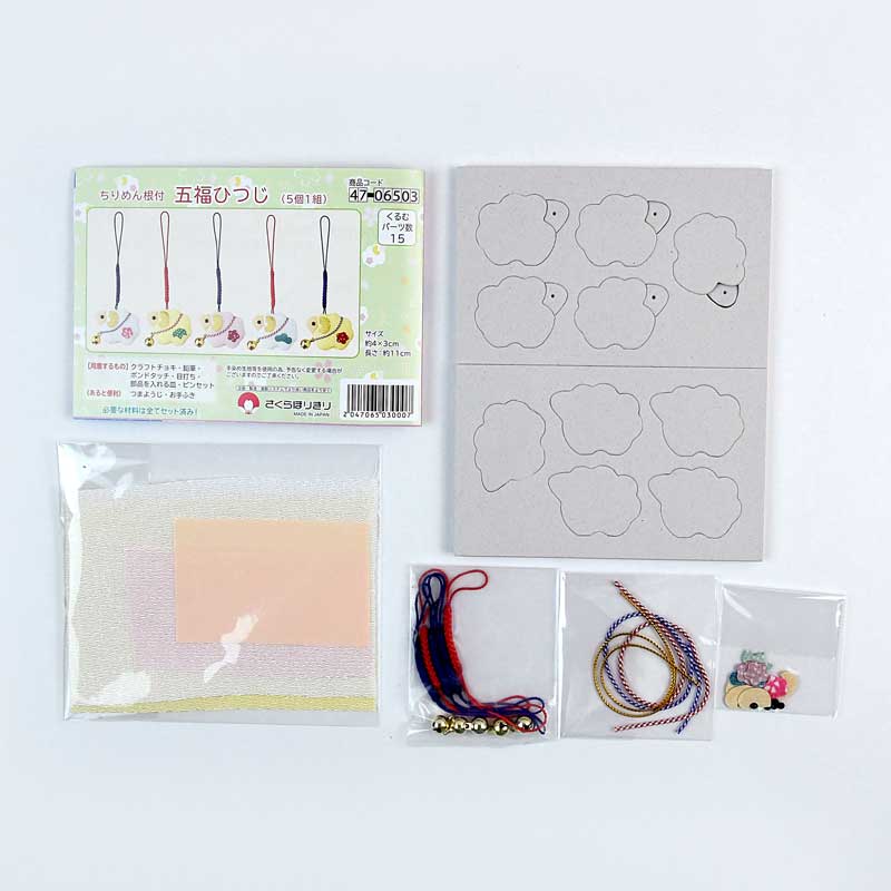 セット内容／説明書、布、ウレタン付きボール紙、小物、根付紐、鈴