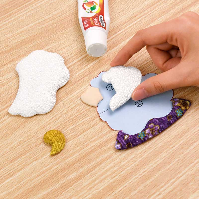 下絵に直接貼るので安心して作れます