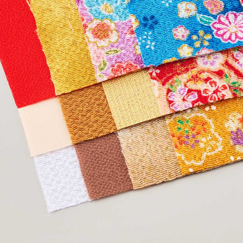 色鮮やかな12種類の布を使用