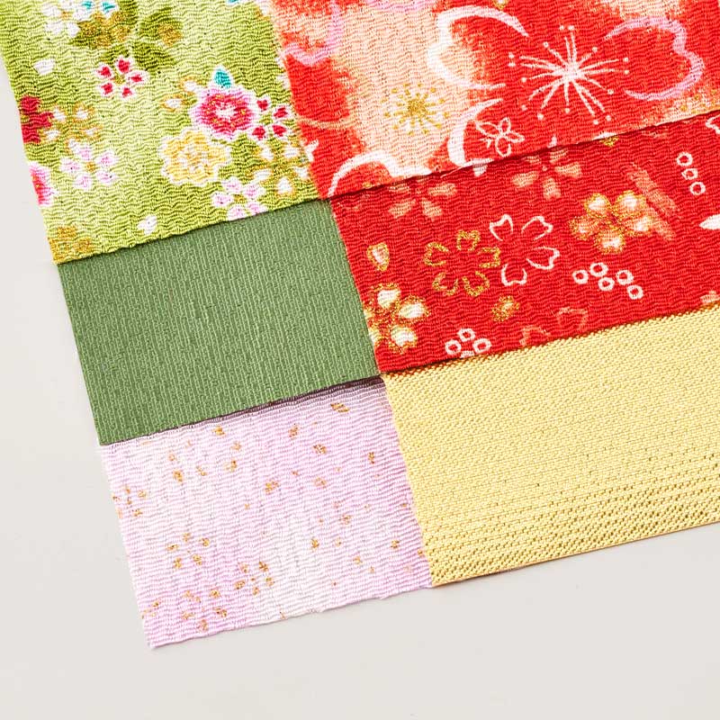 色鮮やかなちりめん布や艶のあるジャガード生地など、6種類の布を使って作ります