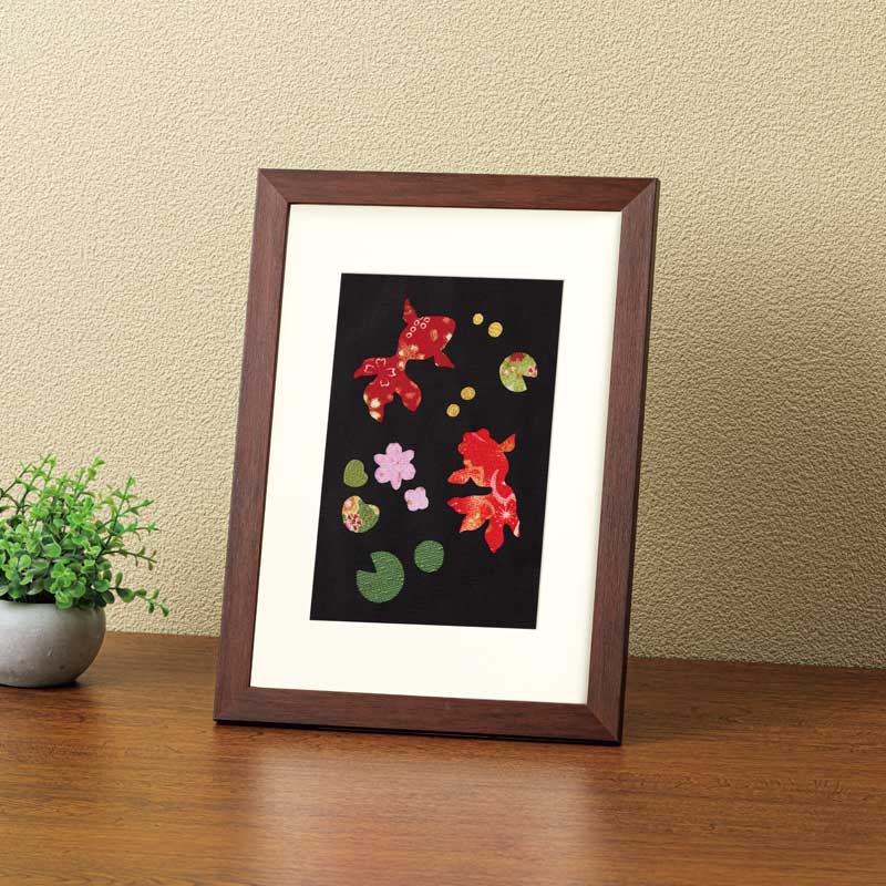 別売りの額に入れるとより素敵に飾っていただけます