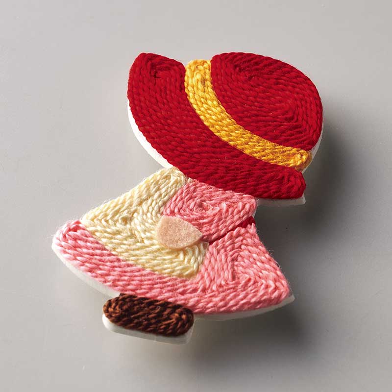 小さいながら、刺繍糸の光沢感が美しい仕上がり