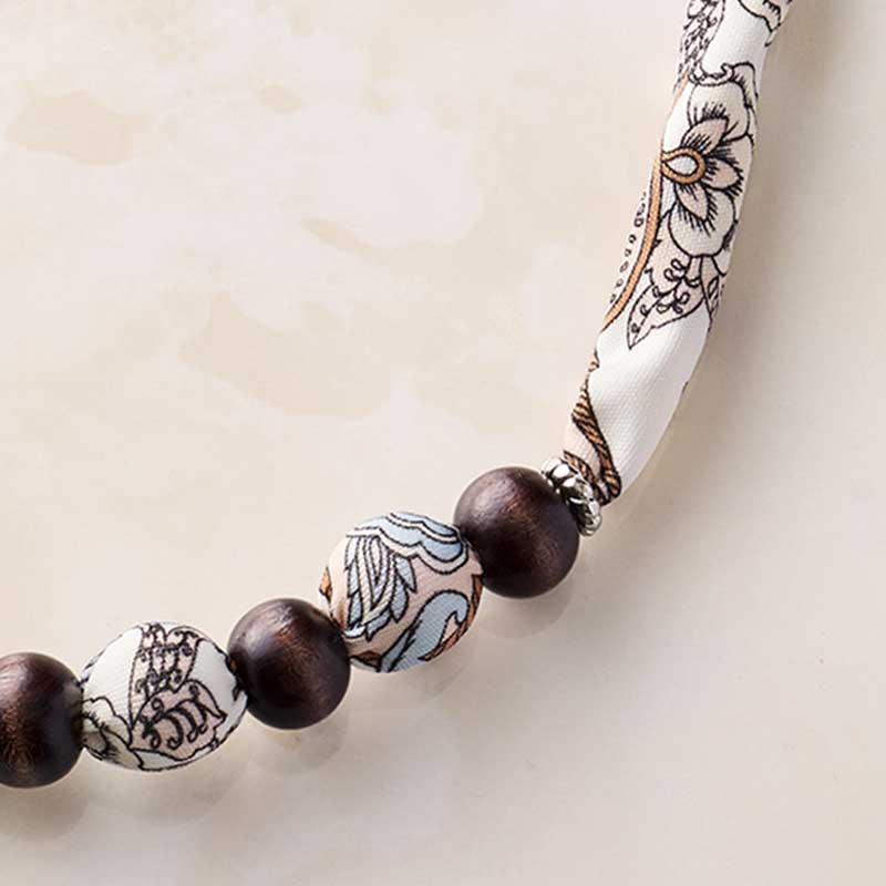 メタルパーツがさりげないポイント