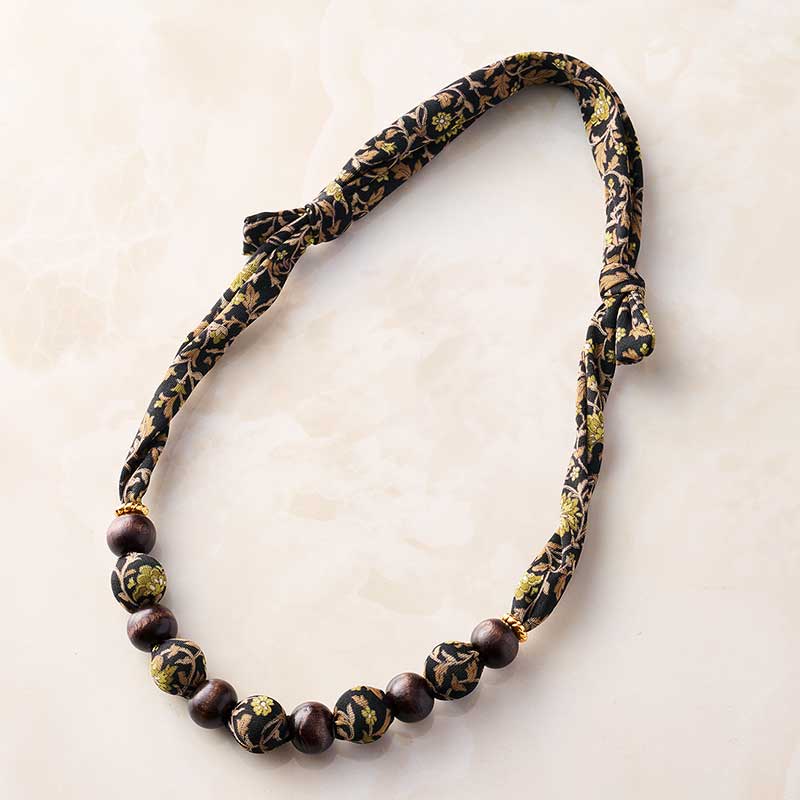 草花模様の華やかな柄