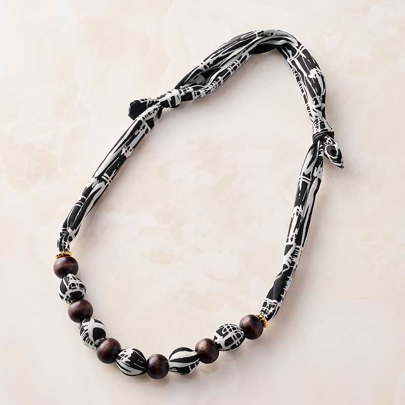 モノトーンのモダンな柄です