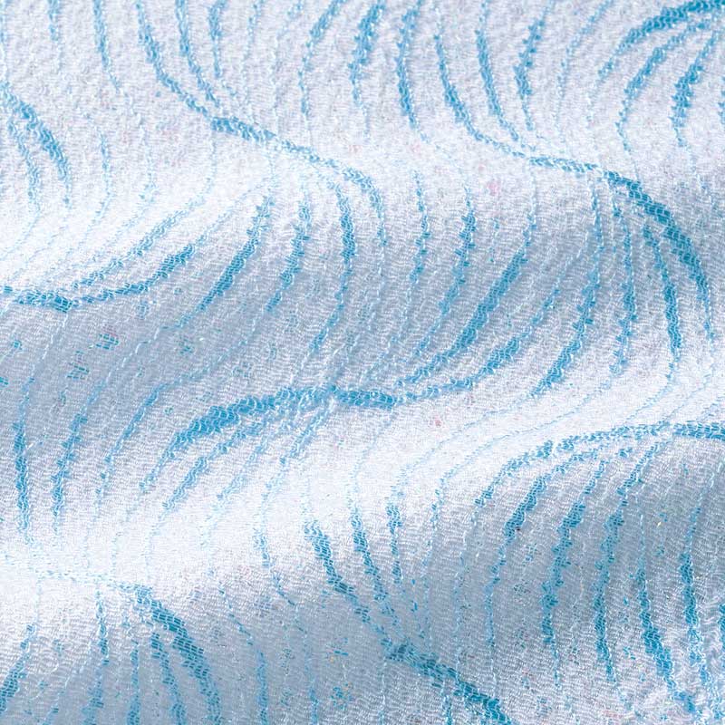 煌びやかなレースのちりめん布で、キラキラと輝く水槽を表現