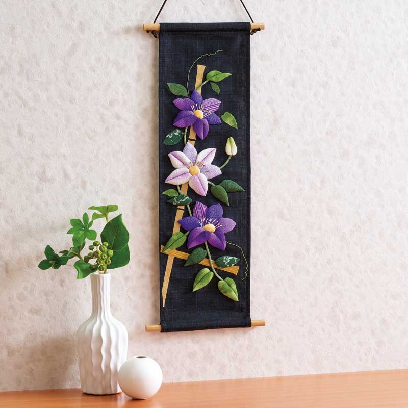 優雅な鉄線花が夏のお部屋を雅やかに彩ります