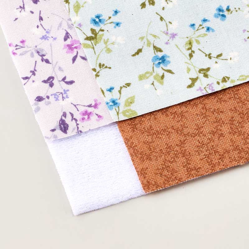 ほっこりかわいいシマエナガを4種類の布を使って仕上げます