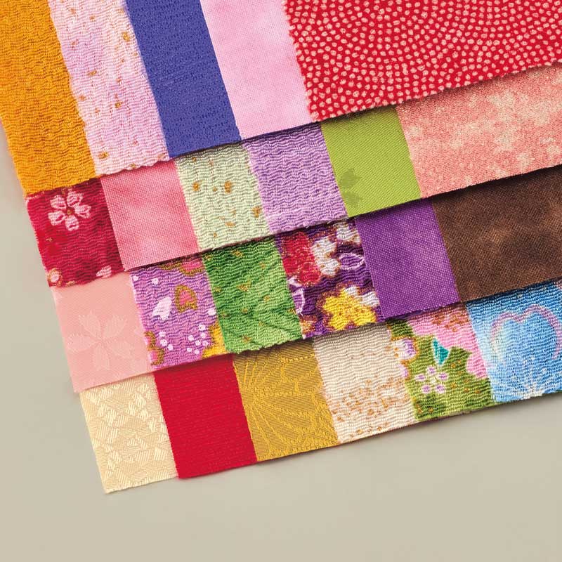 23種類の様々な質感の布を使って仕上げます