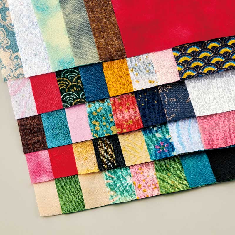 様々な素材や質感の布を38種類使って豪華に作ります