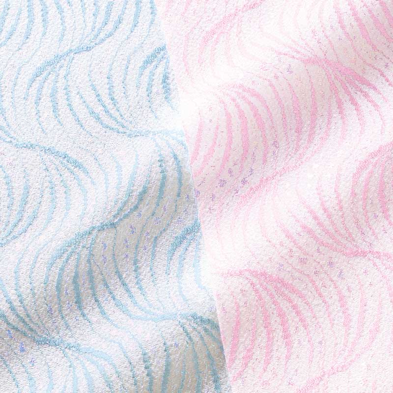 キラキラとした上品な輝きと繊細な織りが特徴的なレース模様のちりめん布をふんだんに使って作ります！