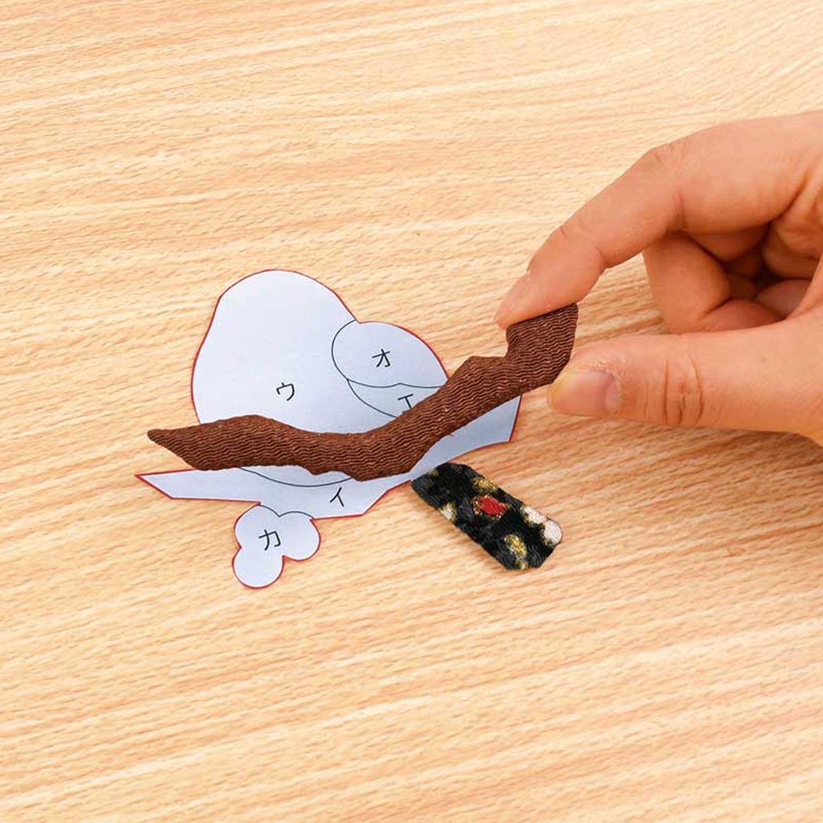 パーツを下絵に直接貼るだけでモチーフが完成♪