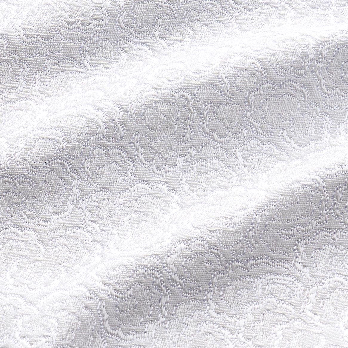 上品な光沢が美しい金襴布を使用します