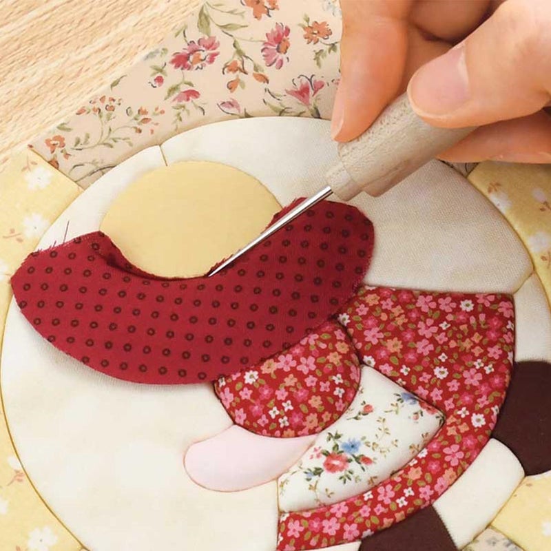 目打ちでミゾをなぞって布を入れこんで作ります