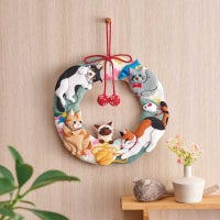 自由気ままな猫たちが可愛らしいリース
