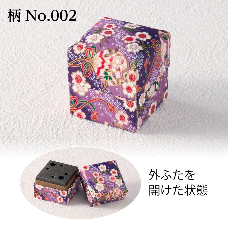 ４種類の柄からお好みの柄をお選びください。<br>No.002は優美で品のある印象の紫の友禅柄